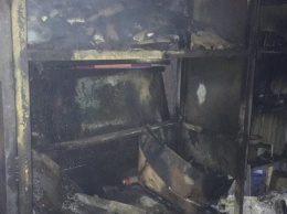 В центре Харькова горело нежилое здание. Спасатели вытащили из огня мужчину, - ФОТО
