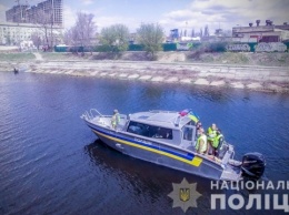 Водная полиция отлавливает нарушителей карантина в Киеве