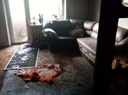 В Днепре пожарные через окно пробирались в горящую квартиру: спасли мальчика