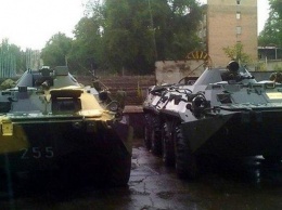 На территорию выставочного центрв «Эксподонбасс» в Донецке заехали 12 военных грузовиков из России, - ФОТО