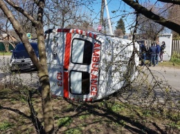 Перевернулась на бок: в Полтаве из-за скорой помощи произошло ДТП