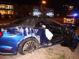 Новое ДТП на Набережной Победы в Днепре: Ford ударил Mercedes и вылетел на обочину