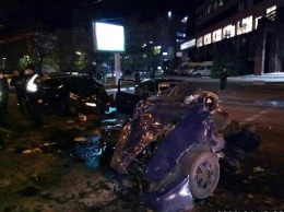 В Днепре на Набережной столкнулись три автомобиля: есть погибшие и пострадавшие