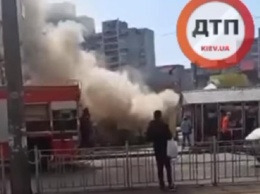 Пожар в Киеве: на Позняках тушили МАФ-пиццерию