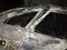 В «ЛНР» пьяный водитель врезался в хозпостройку - в сгоревшем авто погибла девушка
