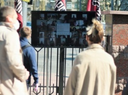 В Киеве под стенами суда устроили zoom-пикет против братьев Суркисов (ФОТО)