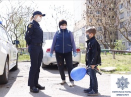 В Кривом Роге патрульные определили самых активных учеников «Школы безопасности онлайн» и наградили их призами