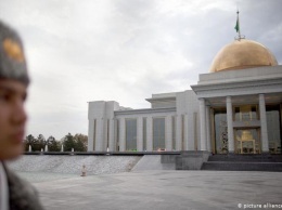 Коронавирус в Туркмении: футболом и велопробегом по COVID-19