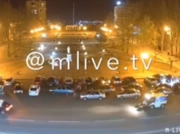 В Мелитополе автолюбители устроили коронавирусную тусовку в центре города (видео)