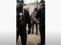 Конфликт с полицией на Луганщине: публикуем видео инцидента, после которого девушку увезли в больницуЭКСКЛЮЗИВ
