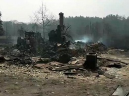 В Житомирской области лесные пожары перекинулись на села, сгорели 35 домов (ФОТО, ВИДЕО)