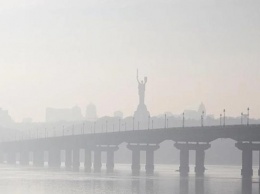 Смог от лесных пожаров постепенно уходит из Киева на юго-восток
