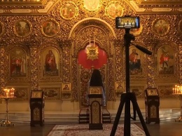 В Одессе охранник монастыря напал на журналистку, которая снимала богослужение