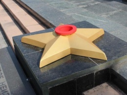 В Аккермане заменили украденную вандалами звезду на Мемориале Славы