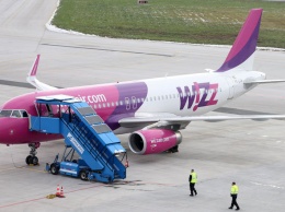 Wizz Air уволил тысячу сотрудников, а оставшимся урежет зарплаты