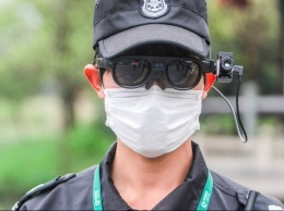США закупят в Китае умные очки для выявления больных коронавирусом