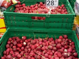 Херсонцы возмущены ценами в супермаркетах: зовут всех в Большие Копани за огурцами по 10 гривен и редисом по 3 гривны