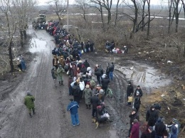 Украинцев массово эвакуируют: напуганные люди бросают все и бегут без оглядки - что происходит