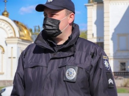 Полиция опровергает фейк про массовое скопление людей без масок возле львовского храма
