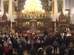 В Донецкой области сотни верующих пришли на богослужение в Святогорскую Лавру без масок и не соблюдая дистанцию