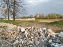 Константиновку от Мелитополя отрезали мусором (видео)