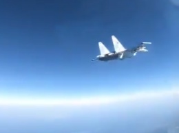 Российский Су-35 пронесся в паре метров от противолодочного "Боинга"
