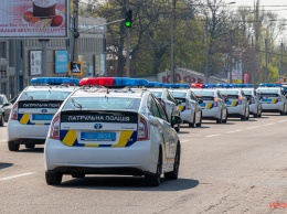 Звуки сирен и кортеж из полицейских авто: в Днепре попрощались с патрульным Александром Калинчуком