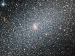 Фото дня: малонаселенная «искрящаяся» галактика