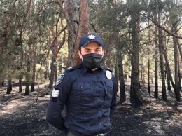 В Днепре будущие полицейские помогли спасти лес от масштабного пожара