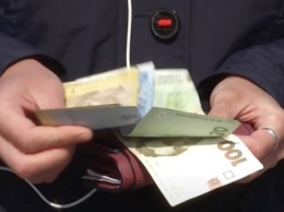 Теперь уже скоро: украинцам раздадут по 100 гривен и новый курс доллара, дата