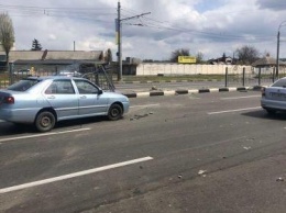 В Харькове девушка устроила эпичное ДТП и снесла забор: фото и видео