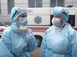 Сколько в Киеве получат медики, которые работают с больными коронавирусом