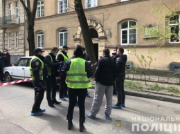 Стрельба во Львове: неизвестные убили двоих мужчин в подъезде дома, объявлен план «Перехват»