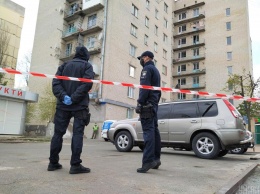 Вспышка коронавируса в Вишневом: общежитие охраняют, посетителей не пропускают (фоторепортаж)