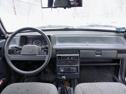 Старики смахивают слезу: в брошенном гараже наткнулись на 30-летний ВАЗ-21093 без пробега (фото)