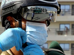 Полиция ОАЭ получила смарт-шлемы для борьбы с распространением коронавируса