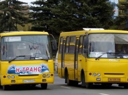 Перемены в транспорте: в Мариуполе отменили ряд маршрутных такси и изменили движение автобусов
