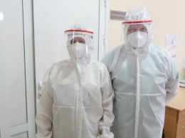 Медики Донетчины получили около 1000 защитных костюмов от ПРООН