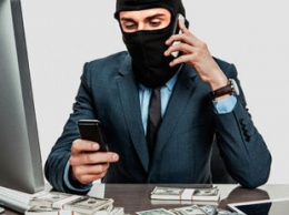 Телефонный разговор с «сотрудником банка» стоил женщине 33 тысячи гривен