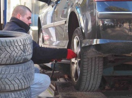 Болгарские эксперты предупреждают о рисках использования зимних шин летом