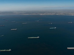 США показали аномальное скопление нефтетанкеров у берегов Калифорнии