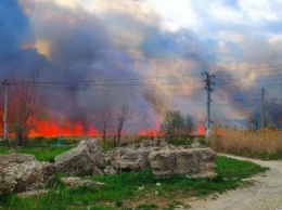 На северо-востоке Феодосии большой пожар (ФОТО, ВИДЕО)
