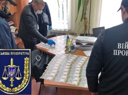Полицейские Кривого Рога поймали директора госпредприятия, требовавшего взятку за маски