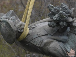Комментарий: Демонтаж памятника Коневу и яд из Кремля