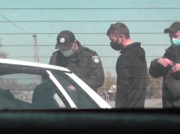 Водитель снял на видео получение взятки полицией