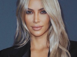 Просто бомба: Ким Кардашьян примерила образ соблазнительной блондинки