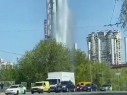 В Киеве появился 30-метровый фонтан. ВИДЕО