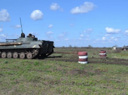 Разведчики 17-й танковой расстреляли условных противников на полигоне