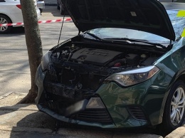 В центре Одессы среди бела дня подожгли автомобиль