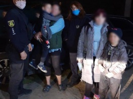 Ночью под Харьковом "копы" и местные жители искали двух заблудившихся детей, - ФОТО